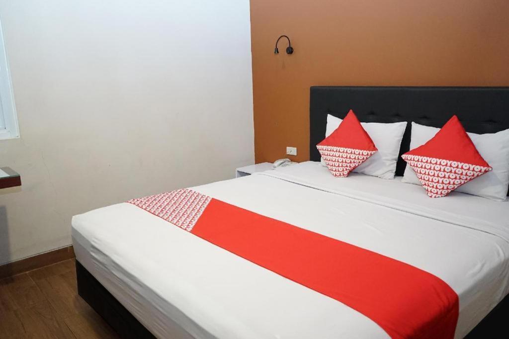 Ren'Z Hotel Pangkal Pinang Exterior foto
